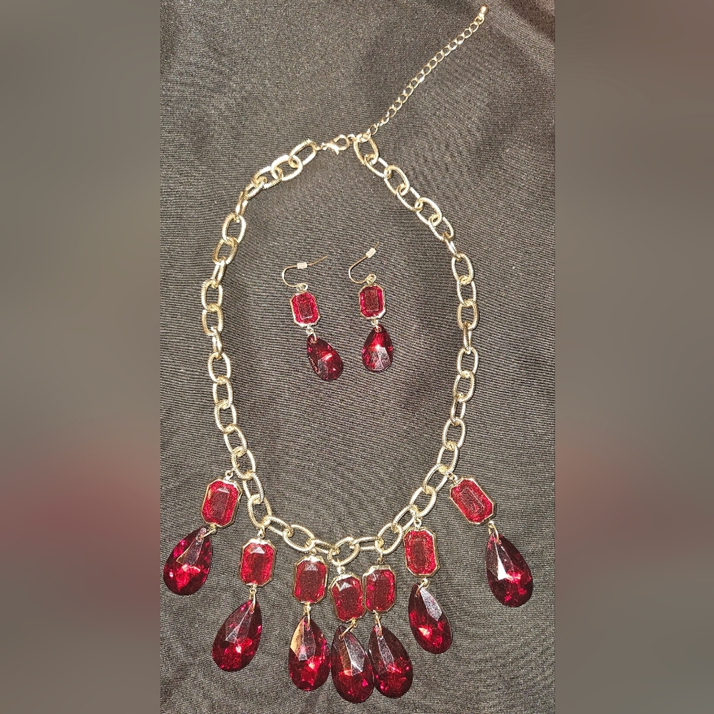 Glamorous Ruby Red and Gold Necklace Set